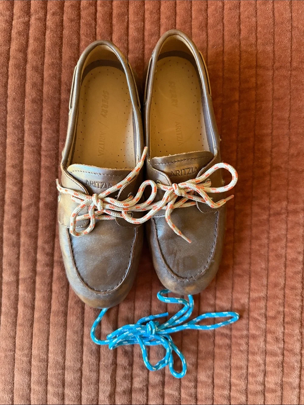 ARITZIA x SPERRY Brown Leather Boat Shoes with Multicolored Laces